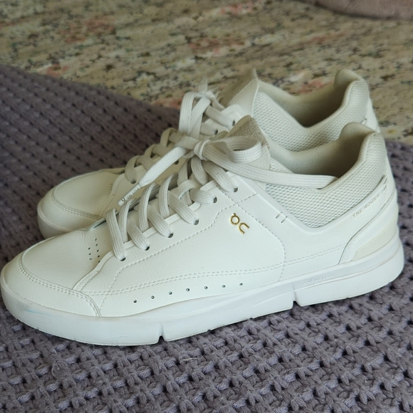 On The Roger Centre Court Womens Sneakers - Picture 5 of 7